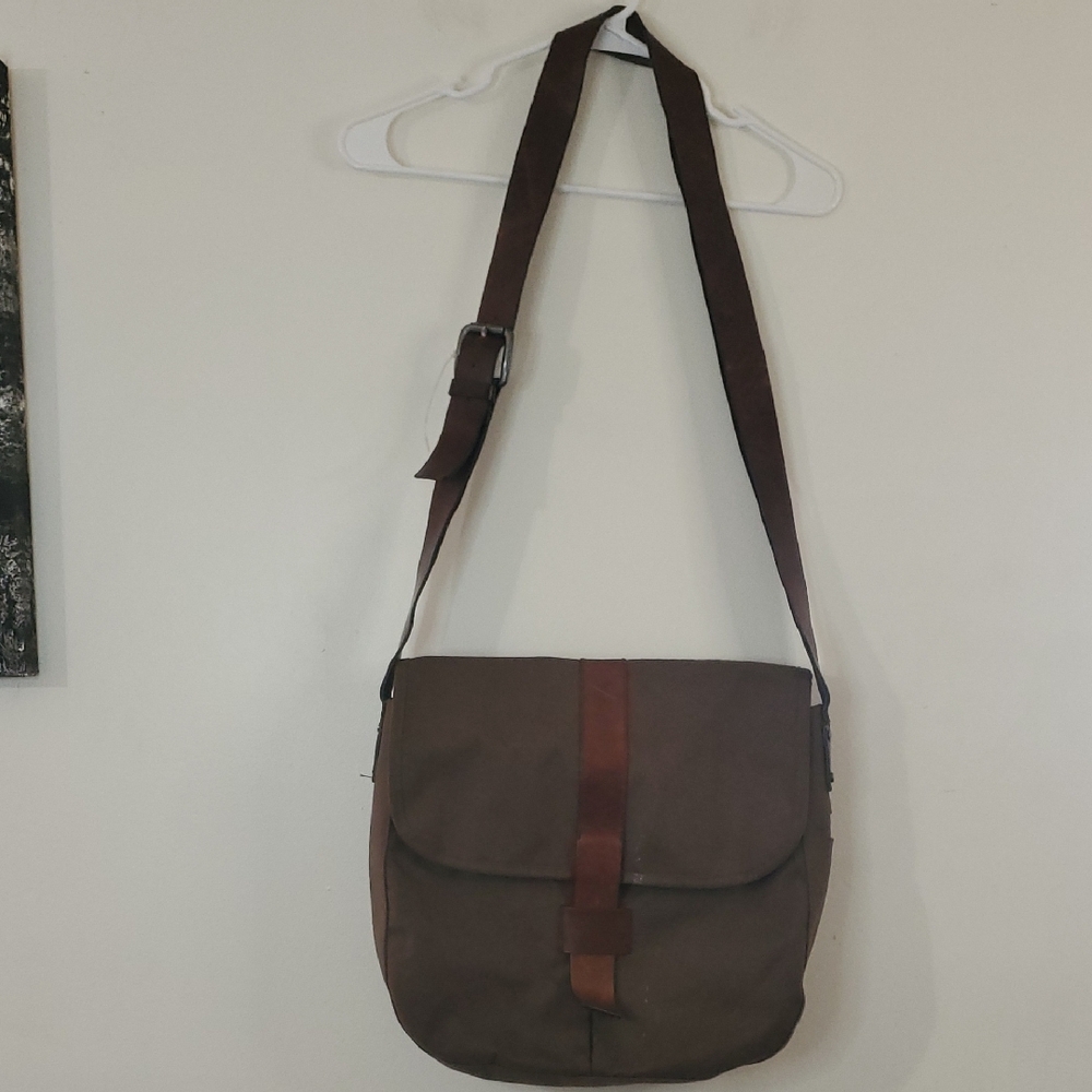 Ellington Canvas Leather Satchel Shoulder Bag Travel Everyday Carry-On Durable